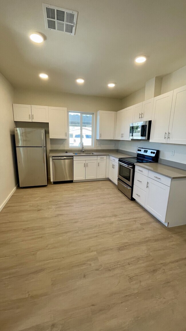 Kitchen - 625 E Doris St Unit #A