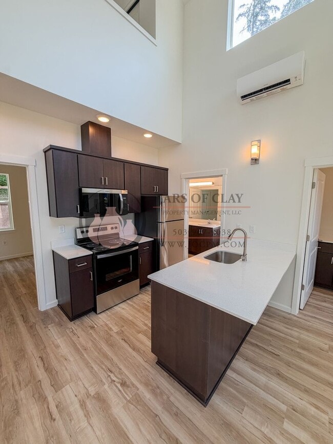 Photo - 2536 Gilbert St S