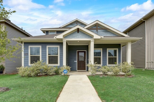 Building Photo - AVAILABLE NOW - Like-New 4-Bedroom Home with Loft & First-Floor Primary | Near Downtown Fort Worth
