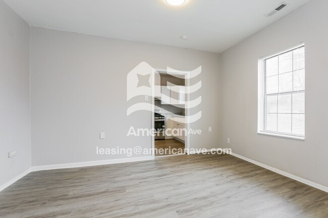 Photo - 524 W 35th St