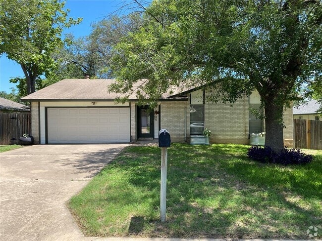 Building Photo - 2406 Broken Oak Dr Rental