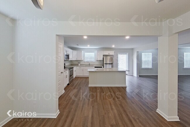 Photo - 201 Redwood Ct