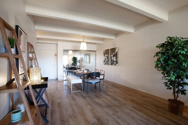 Photo - Los Altos Towers