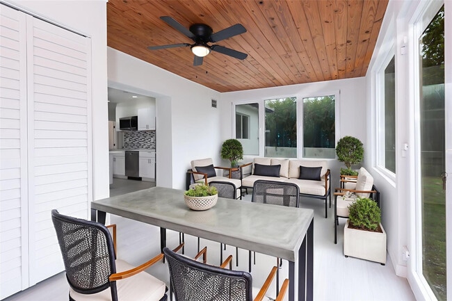 Photo - 713 SW 4th Ct