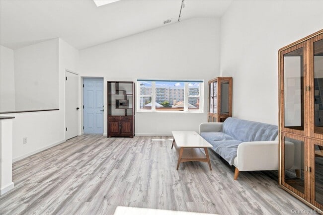 Photo - 537 E Broadway Unit 201
