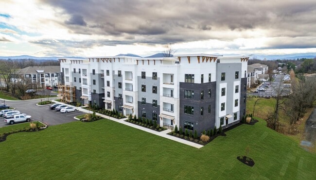 Building Photo - East Pointe Luxury Apartments