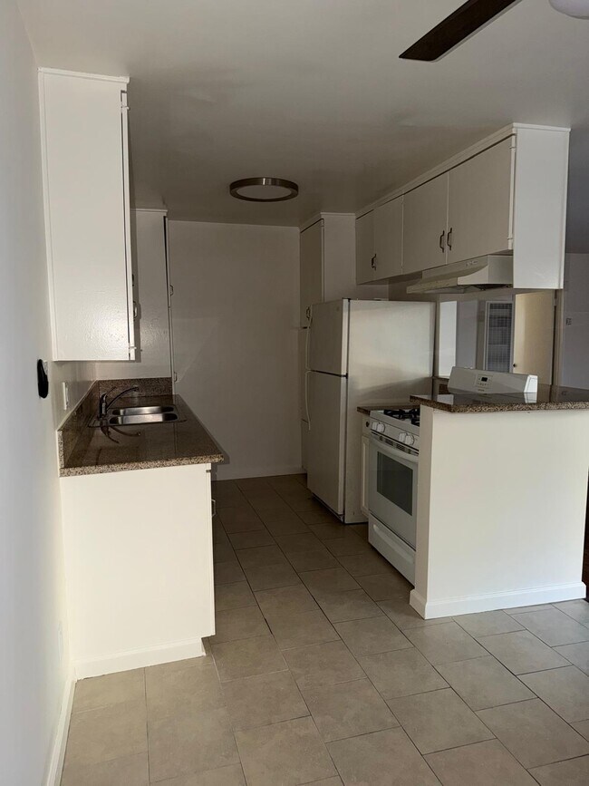 Photo - 5738 Whitsett Ave