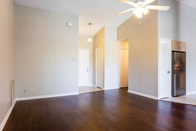 Photo - 1455 Thornbank Ln