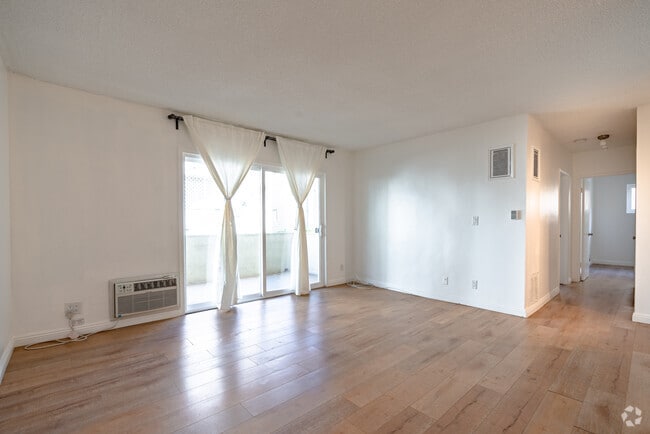 2HAB, 2BA - 1000SF - Bagley Regent Apartments