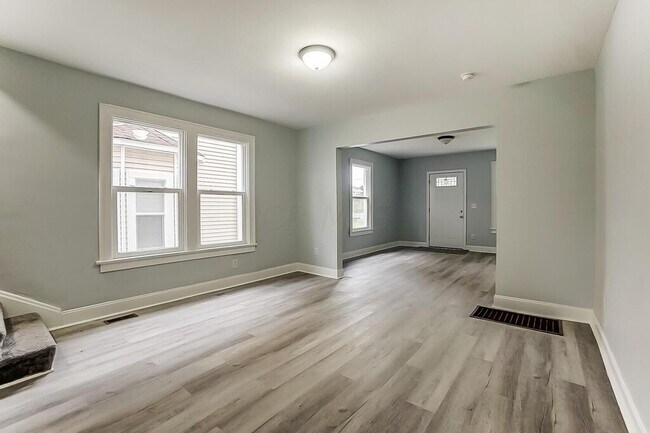 Photo - 725 Fairwood Ave