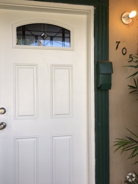Building Photo - Remodeled Tujunga House