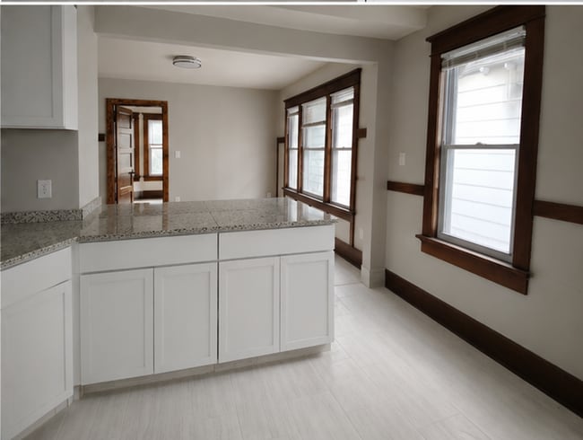 Photo - 3365-3367 N Oakland Ave Unit 3367