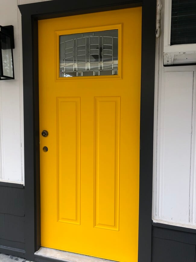 Main Entry - 522 E Myrtle St Unit 101