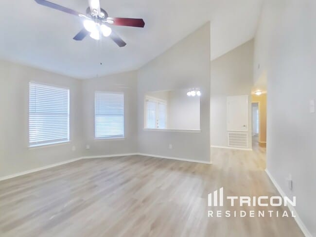 Photo - 3107 Lucida Ln