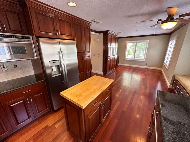 Photo - 3 Bed 2.5 Bath Townhouse W/ Garage