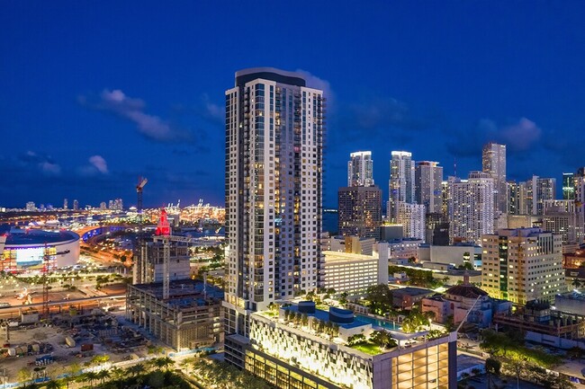 Caoba Miami Worldcenter Apartments, Florida International University