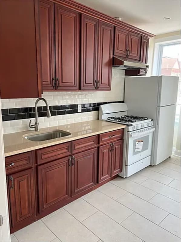 Photo - 674 Bleecker St