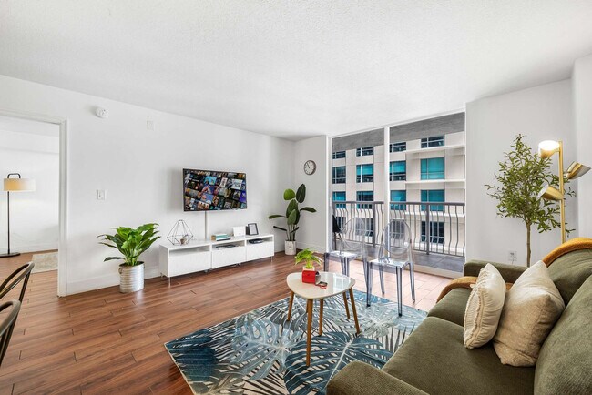 Photo - 1200 Brickell Bay Dr Apartment Unit FL35-ID1022195P