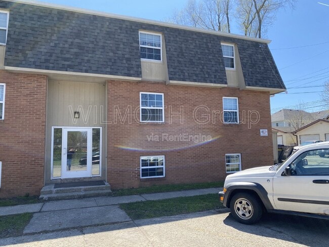 Building Photo - 701 S 14th St Unit 1b