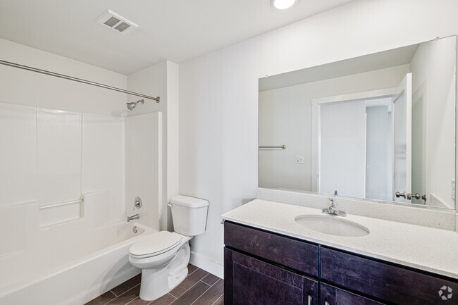 2BR, 2BA - 1,000SF - Second Bathroom