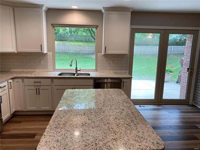 Photo - 762 La Feil Dr