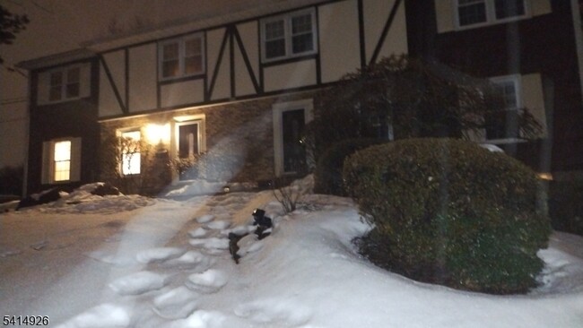 Photo - 822 Pompton Ave