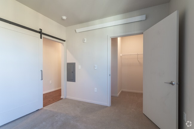 1BR, 1BA - 726 SF (Lombard)