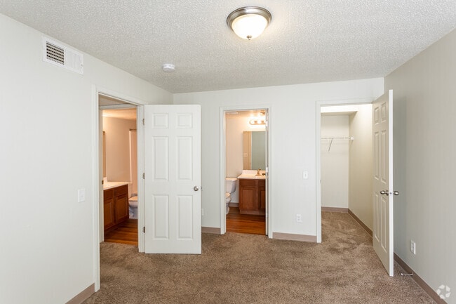 2BR, 1.5BA - 800 SF