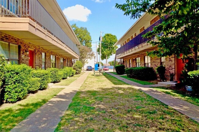 Photo - 104 S 11th St