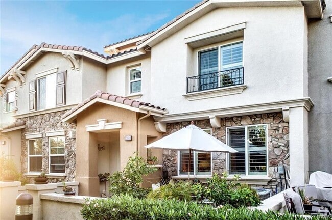 Building Photo - Gorgeous Harveston Townhome