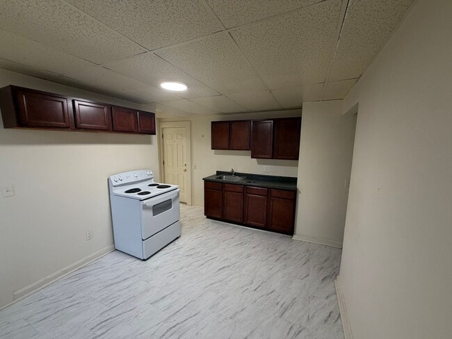 Building Photo - 225 Oakland St Unit 225-2L