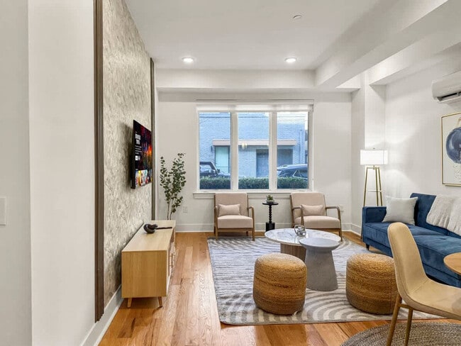 Photo - 236 W Thompson St Unit ID1055776P