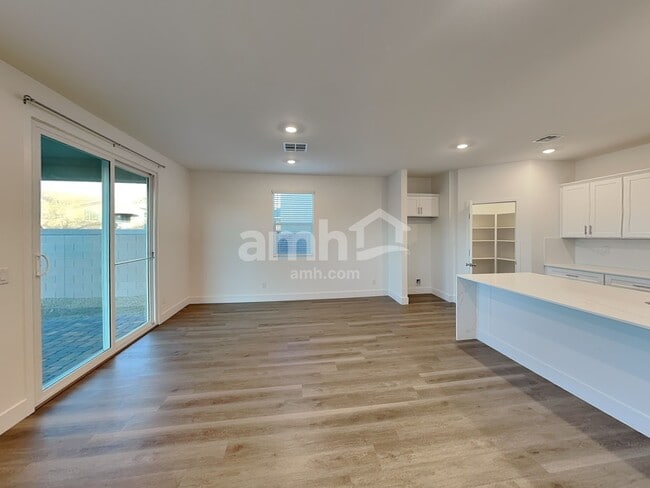 Photo - 8194 Winterfell Peak Ave