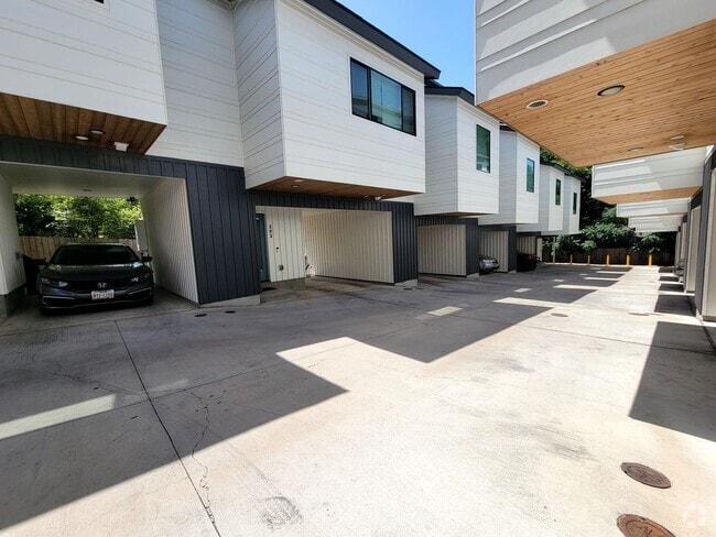 Building Photo - Modern 1/BR 1/BA with Tall Ceilings, Natur... Rental