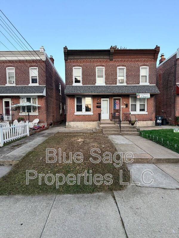 Building Photo - 758 Saville Ave