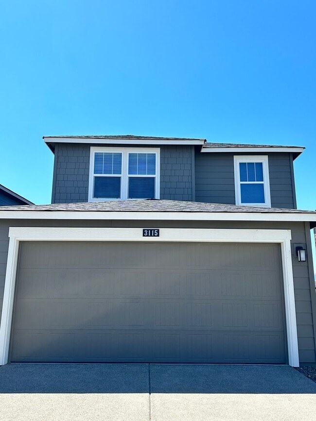 HUGE BRAND NEW PET FRIENDLY - HUGE BRAND NEW PET FRIENDLY House