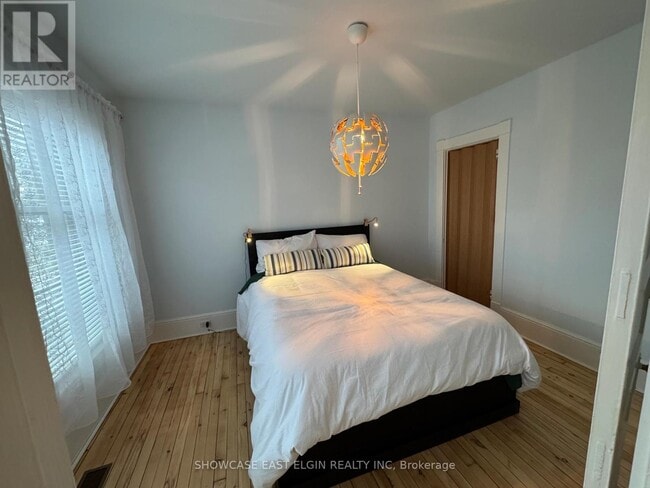 Photo - 62 Centre St