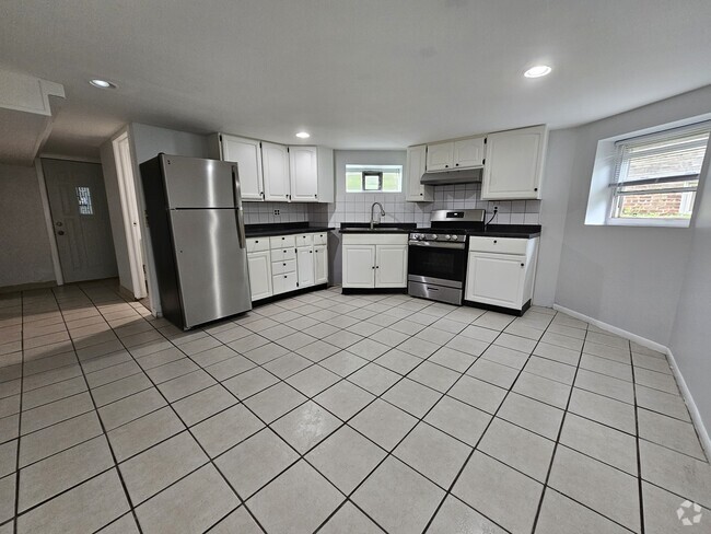 Building Photo - 2441 N Tripp Ave Unit B Rental