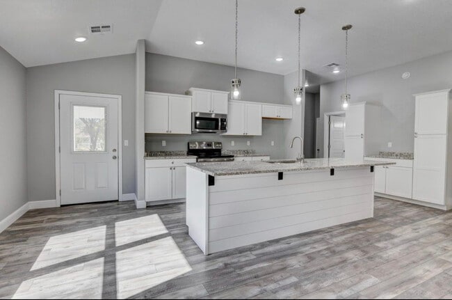 Stock image-Interior finishes may vary - 917 N Hall St