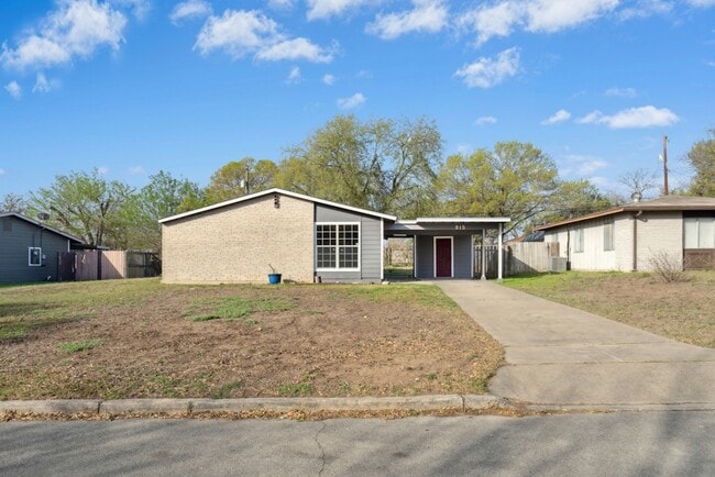 Photo - 915 Stonegate Dr Casa