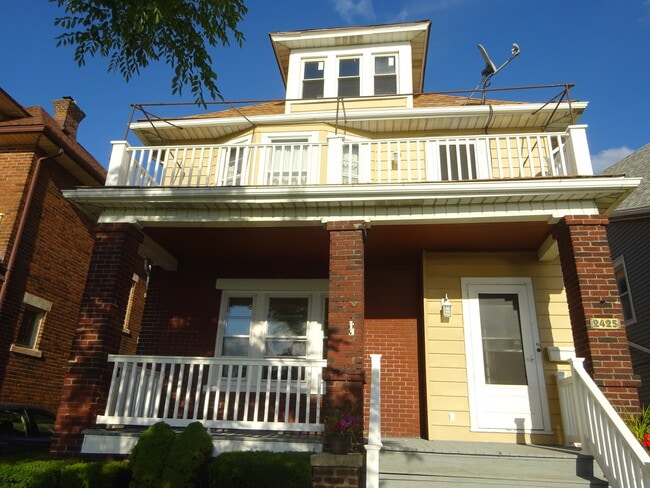 Building Photo - 2425 Niagara St Unit lower Rental