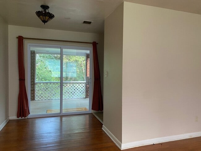 Photo - 1215 Buckingham Dr