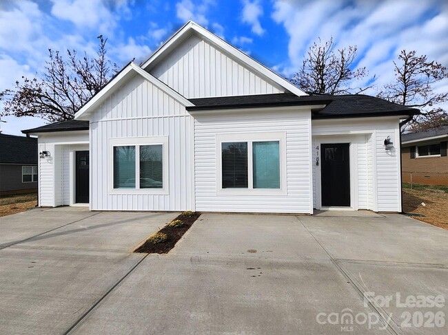 Building Photo - 418 S Shaver St