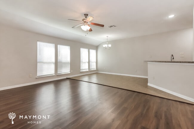 Photo - 1629 Applegate Way