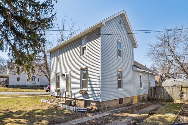 Building Photo - 511 4th St Rental