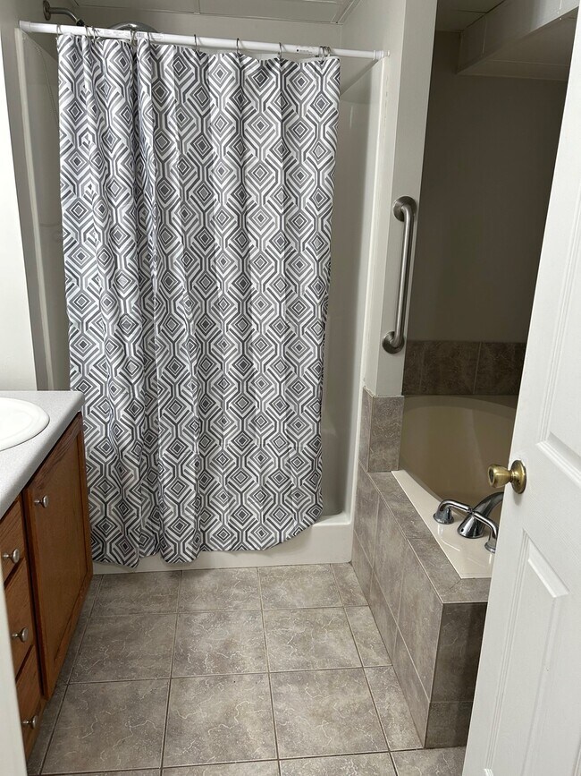 Photo - Gunn Road Apartments - Utilities Included!