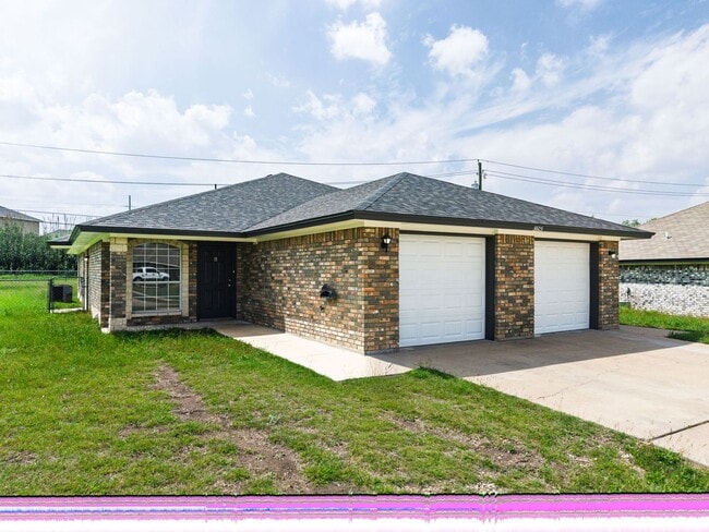 Building Photo - 3605 Westwood Dr Unit B