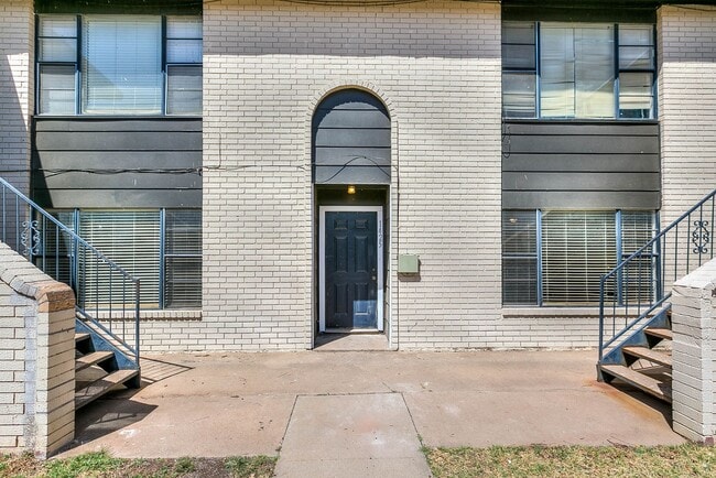 Building Photo - 1429 Austin St Unit Austin 1429 Rental