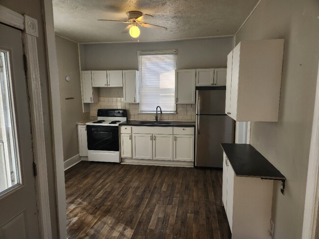 Photo - 427-429 W South St Apartment Unit 427