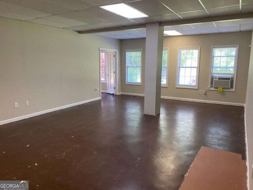 6170 Devonshire Dr Unidad (BASEMENT APT)